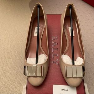 LIKE NEW Bally ⭐️bahira patent leather pumps in beige nude